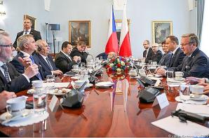 [VIDEO] O NATO, bezpieczeństwie, Grupie Wyszehradzkiej i Trójmorzu Prezydenci Polski i Czech w Warszawie