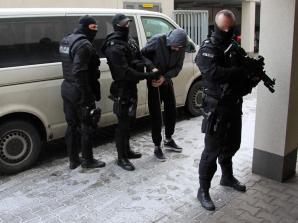 Poznań - policjanci zatrzymali sprawców napadu na bank