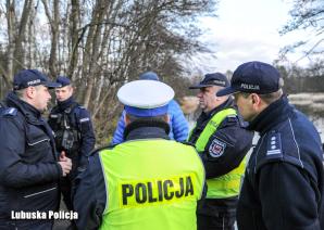 [VIDEO] Makabryczny wypadek w powiecie świebodzińskim! Pięć ofiar! Mieli od 17 do 19 lat. Jechali do pracy