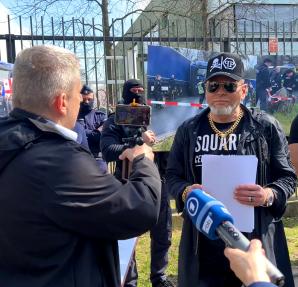 [VIDEO] PATRIOT24 RUTKOWSKI W AKCJI: Agresywna bojówka próbowała zakłócić legalną demonstrację Biura Rutkowski pod Ambasadą Niemiec!