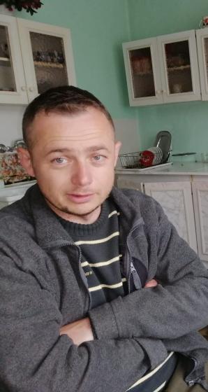 BIURO RUTKOWSKI: Zaginął 33-letni Adam Barchański. Może poruszać się białym Renault Trafic SPS 90984. Wiesz gdzie jest? Dzwoń na numer alarmowy BIURA RUTKOWSKI 600 007 007