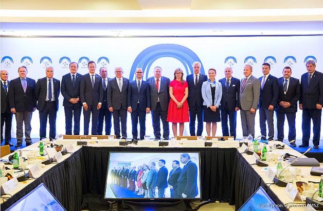 Szef MSZ na spotkaniu ministrów Grupy Wyszehradzkiej, Macedonii, Kosowa, Bułgarii, Chorwacji, Grecji, Rumunii, Słowenii i Cypru w Sunion w pobliżu Aten.