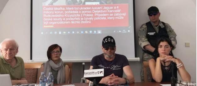 [VIDEO] Polský detektiv Krzysztof Rutkowski v Olomouci v České republice zveřejnil případ české lékařky, které bylo ukradeno luxusní vozidlo Jaguár a 4 000 000 Kč.