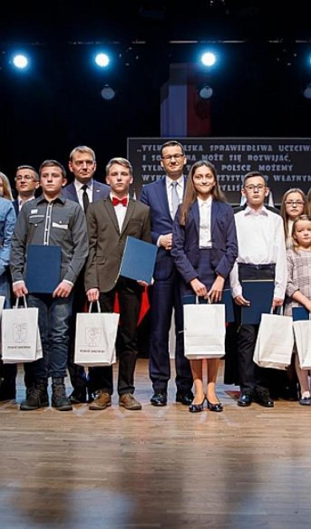 [VIDEO] Premier w Janowie Lubelskim: Wykształcenie jest największym skarbem XXI w.