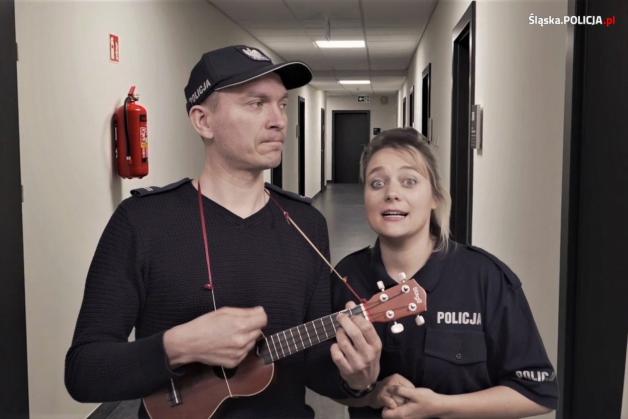 [VIDEO] Finał kampanii „Posłuchaj znanego człowieka...” Z kabaretem Czesuaf