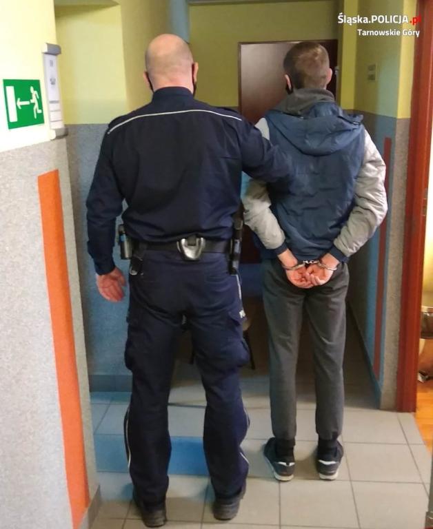 Sortując paczki, kradli ich zawartość. Obywatele Ukrainy w wieku 19 i 21 lat zostali zatrzymani.